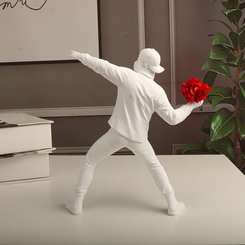 Escultura de Resina Eye-Catching Banksy Flower Thrower: Moderna, Hecha de ABS, No se necesita electricidad, Perfecta para Decorar la Oficina, Sala de estar, & Habitación - SACASUSA